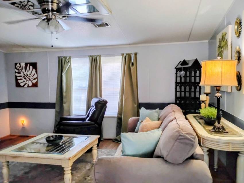 80 Los Palms a Auburndale, FL Mobile or Manufactured Home for Sale